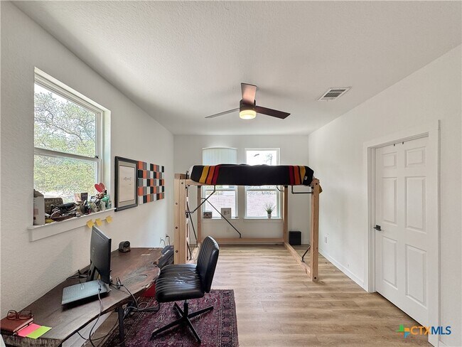 Building Photo - 1200 Willow Dr