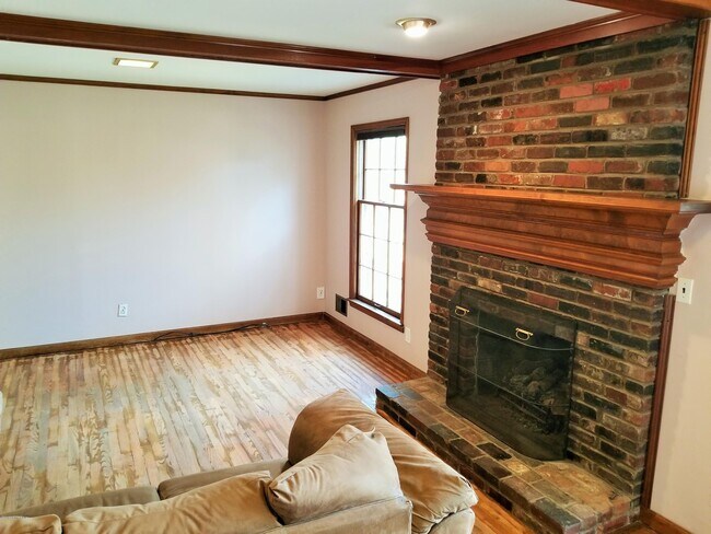 Building Photo - 8203 Camberley Dr