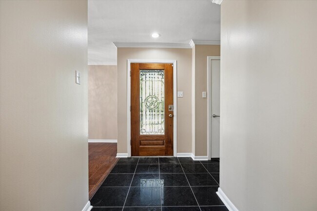 Building Photo - 3302 Chris Dr