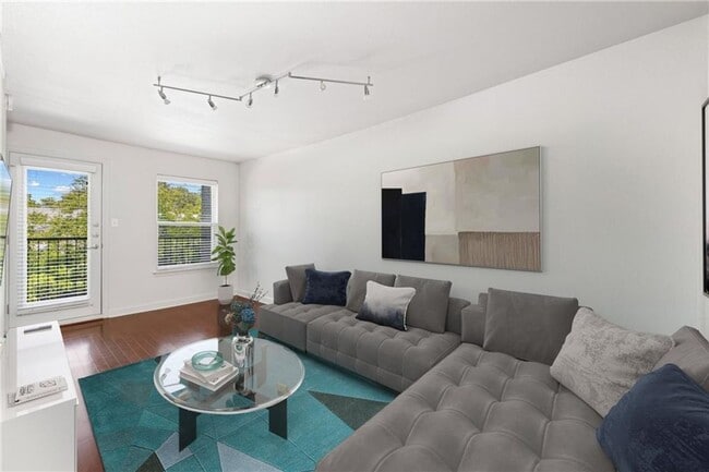 Building Photo - AVAILABLE NOW: 1 BR / 1 BA - Heart of Soco - SS Appliances - Minutes from DT