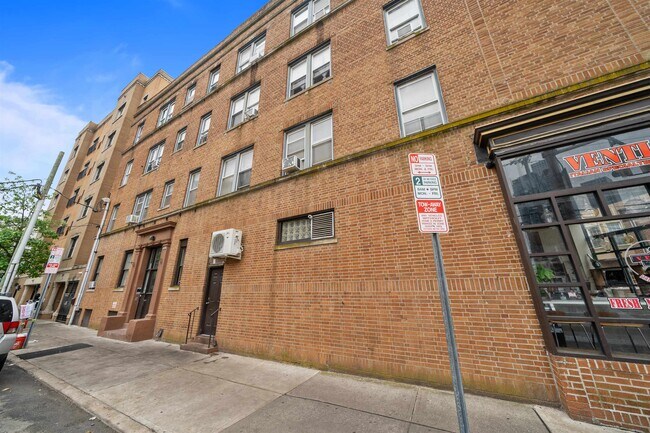 Building Photo - 203 Academy St