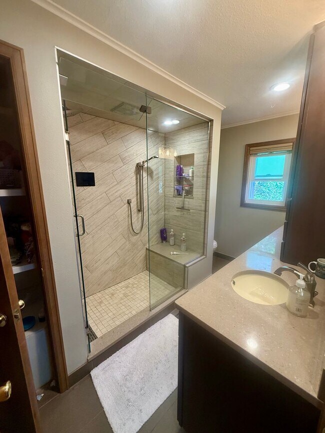 Building Photo - Spacious Remodeled Single Family Ranch Home in Golden!