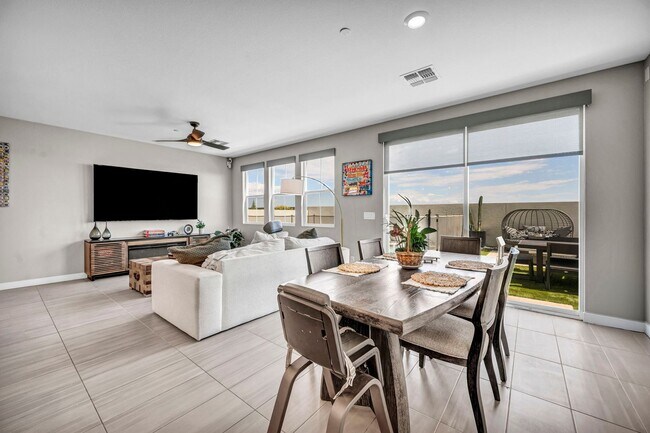 Building Photo - Spacious 5-Bedroom Home with Loft, Pool & Mountain Views