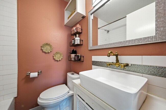 Building Photo - 8931 Gaylord Dr