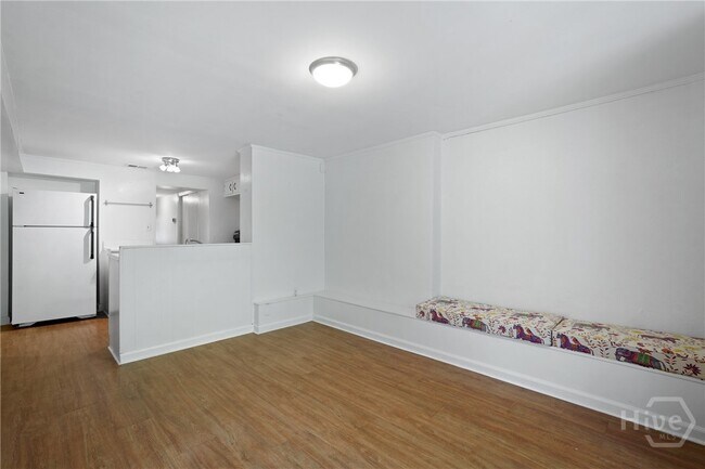 Building Photo - 207 E Charlton St