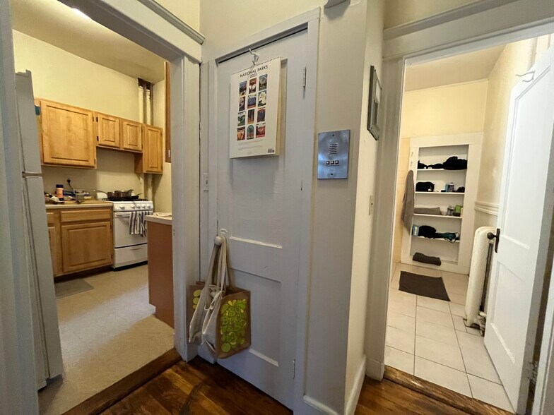 Building Photo - 376 Riverway
