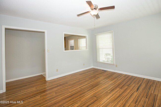 Building Photo - 2435 Longleaf Dr SW