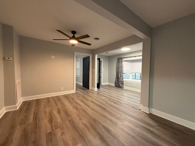 Building Photo - 313 E Bernard Ave