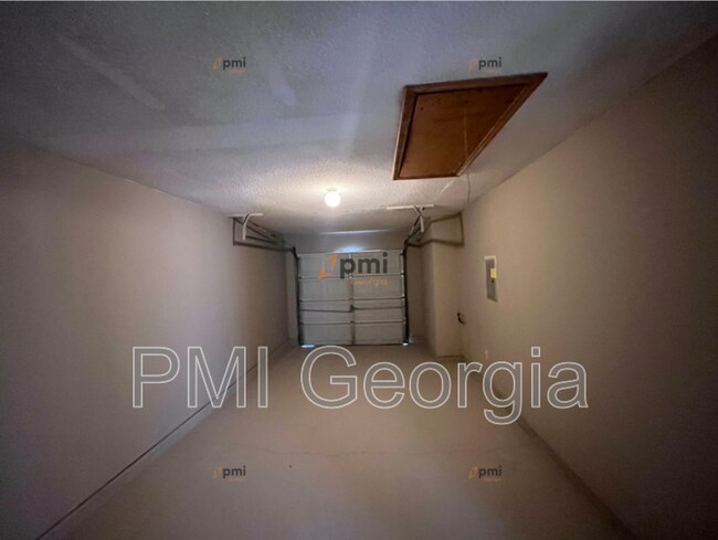 Building Photo - 6256 Serena Cv