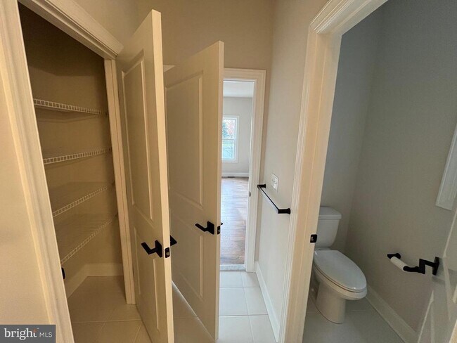 Building Photo - 33743 Catching Cv