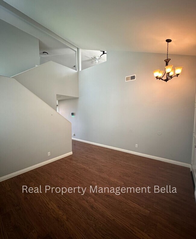 Building Photo - Lakeview Pool Retreat in a Private Cul-de-Sac Setting