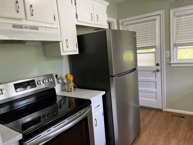 Building Photo - 549 Alpine Way