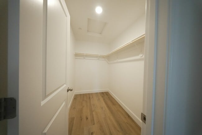 Building Photo - 547 Virginia Ave