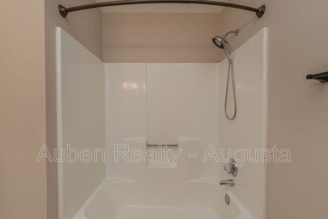 Building Photo - 250 Brooks Dr