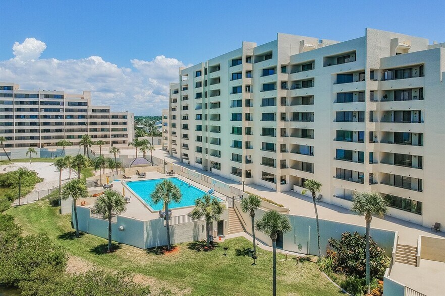 Building Photo - 6009 Sea Ranch Dr