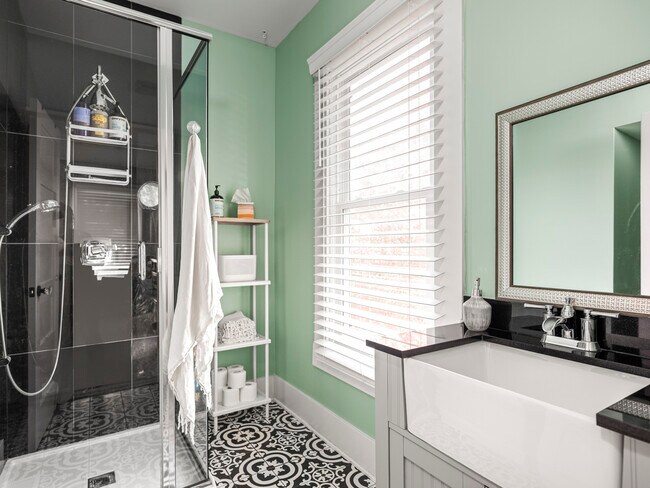 Building Photo - 622 N Hamilton Ave