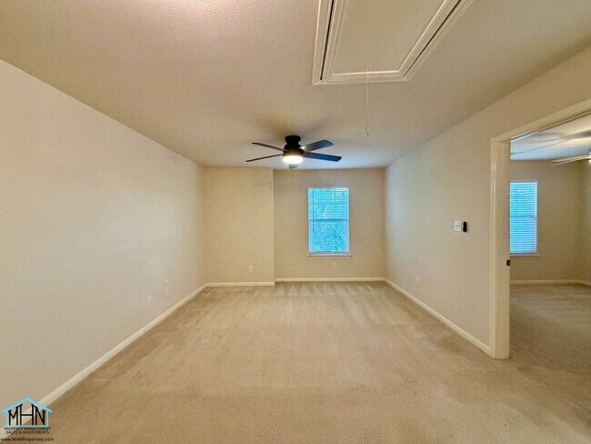 Building Photo - 518 Willow Grove Dr