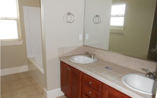 Full bath - 2nd floor - 11310 NW Kimble Ct
