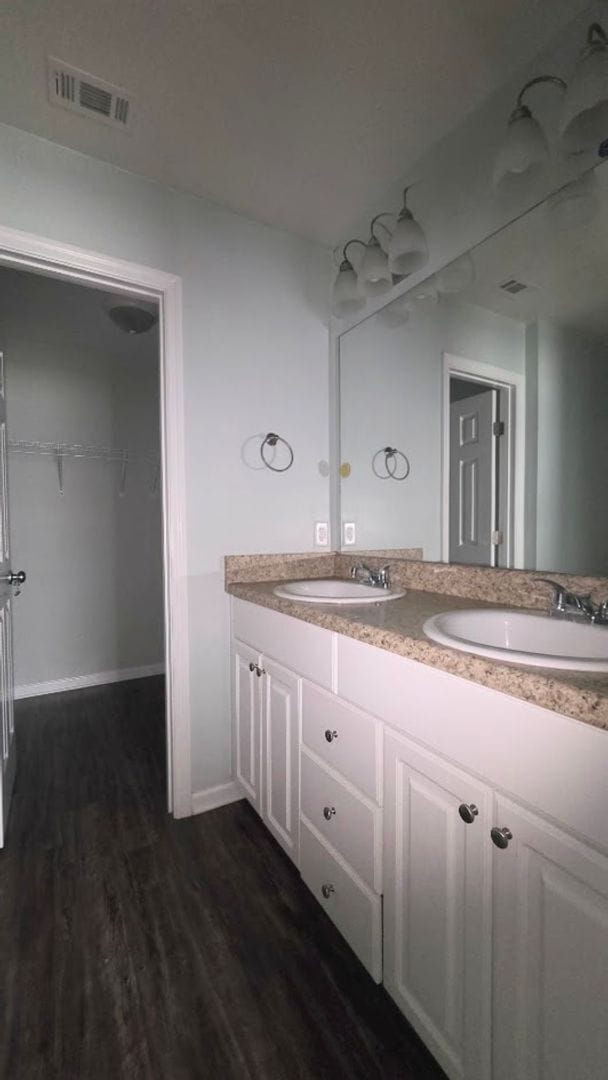 Building Photo - Charming Single Family Home