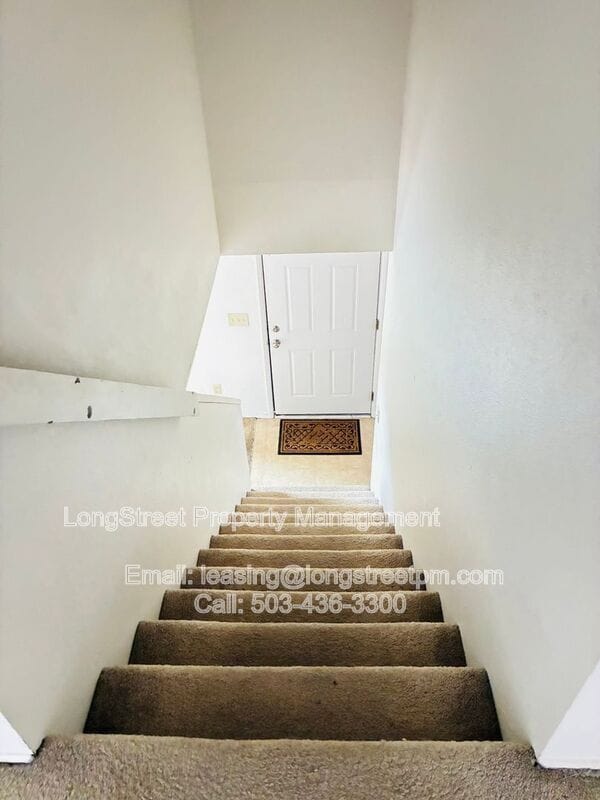 Building Photo - 933 NW Sequoia Ave