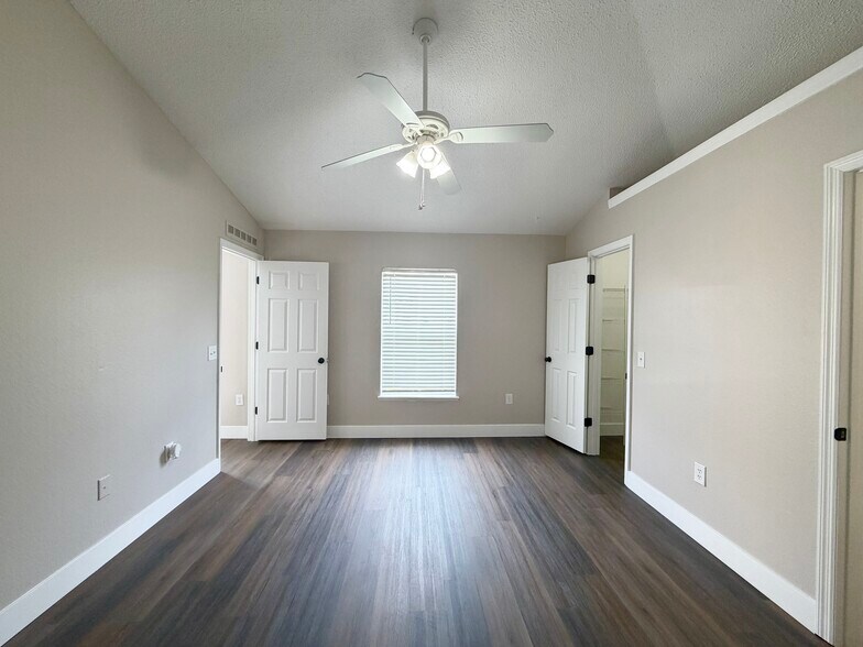 Building Photo - 47 Sawfish Ct