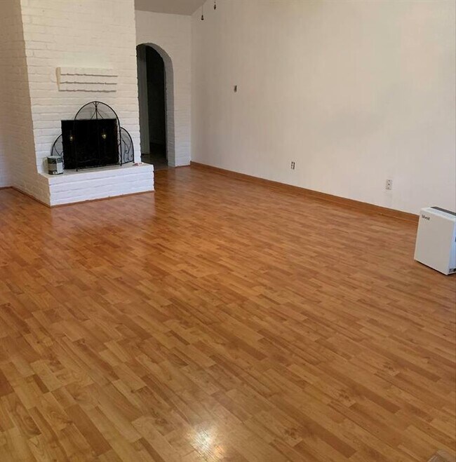 Building Photo - 15811 Oakendell Dr