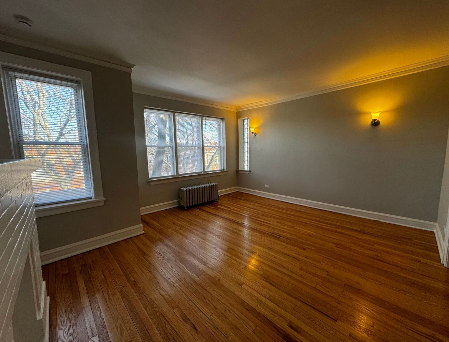 Building Photo - 6422 N Greenview Ave
