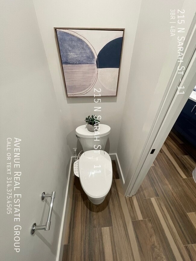 Building Photo - 215 N Sarah St