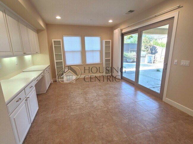 Building Photo - Stunning Single Story Rental in Guard Gate...