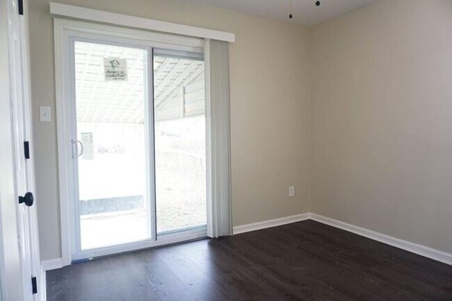 Building Photo - Freshly Renovated 3-Bedroom Home – Quality...