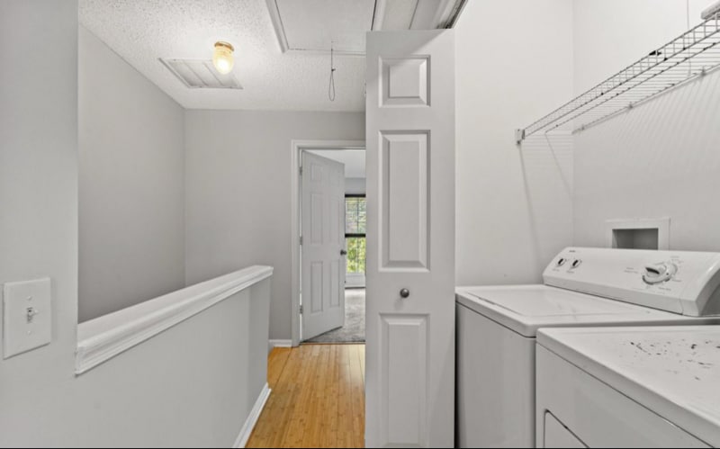 Building Photo - 7136 Strawn Ct