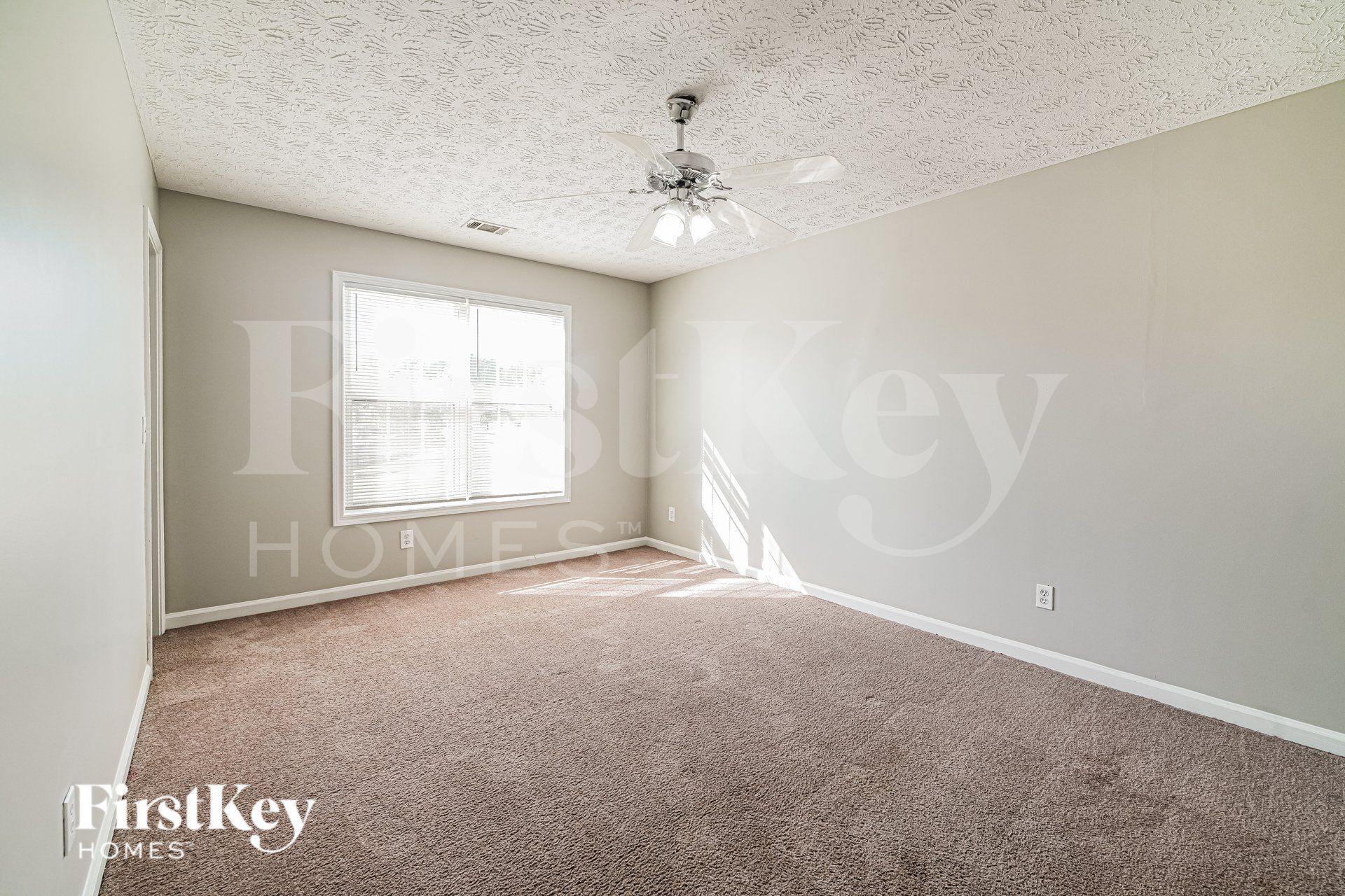 Building Photo - 265 Meadow Crest Way