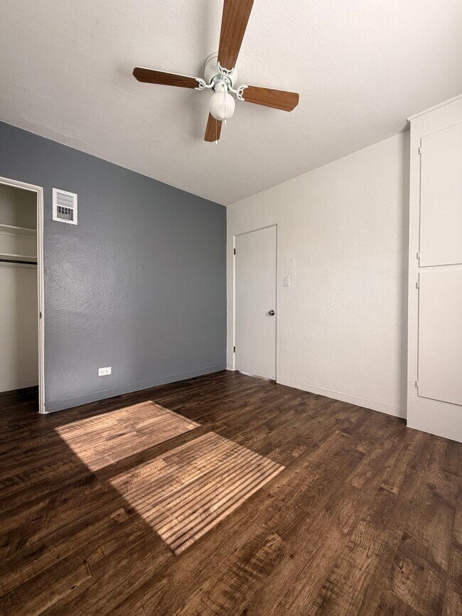 Building Photo - 2811 S Lincoln-2813