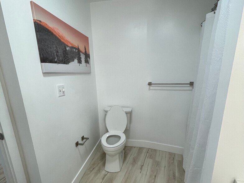 Building Photo - 1364 W Stillwater Dr