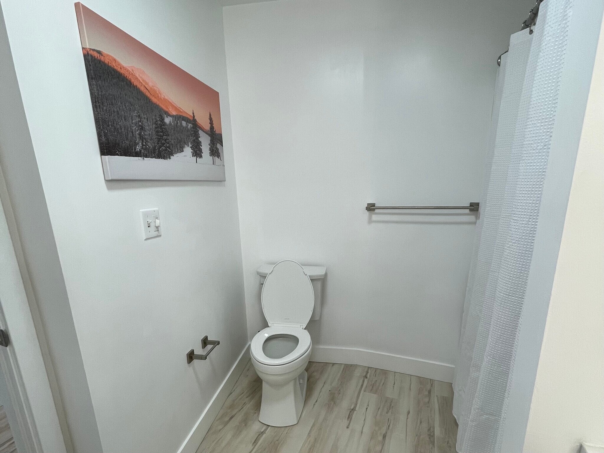 Building Photo - 1364 W Stillwater Dr