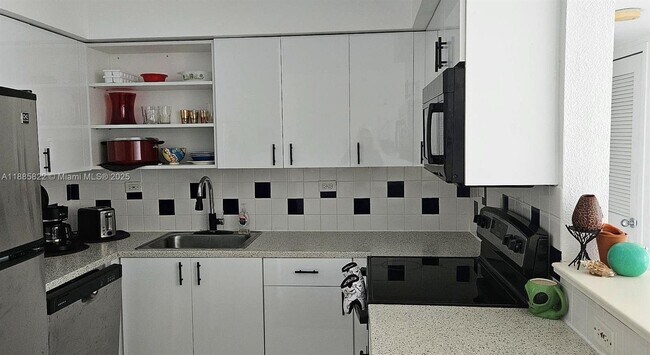 Building Photo - 1500 Bay Rd