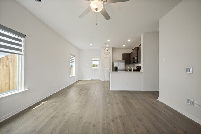 Building Photo - Modern 3BR Home with Open Floor Plan in Ponder, TX