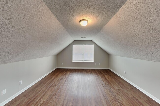Building Photo - 1071 Red Fern Cir W