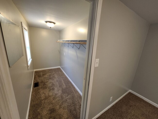 Building Photo - Available October 1st - East Peoria - 2BR/...