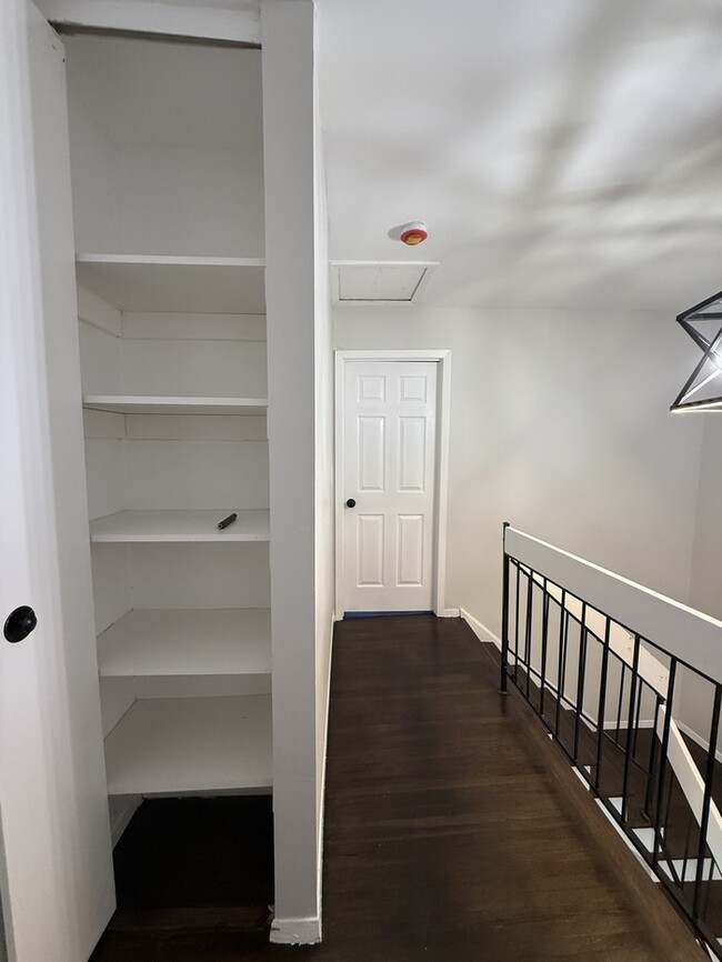 Building Photo - 440 Tall Oak Ln