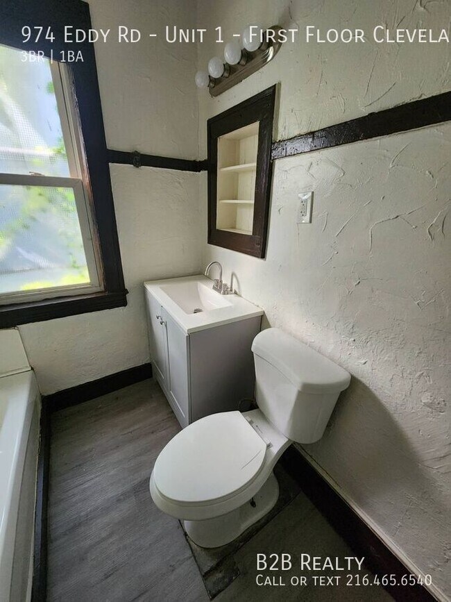 Building Photo - 974 Eddy Rd