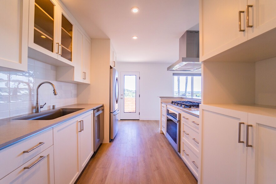 Building Photo - 1830 Illion St