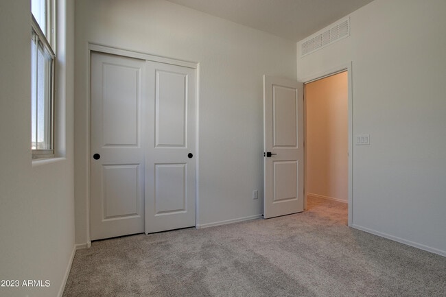 Building Photo - 11442 W La Reata Ave