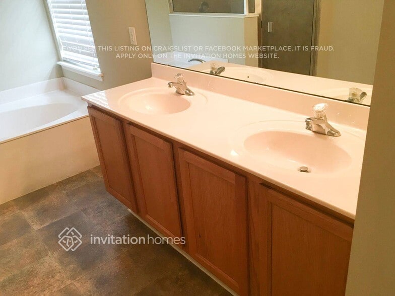 Building Photo - 9220 Hawks Point Dr