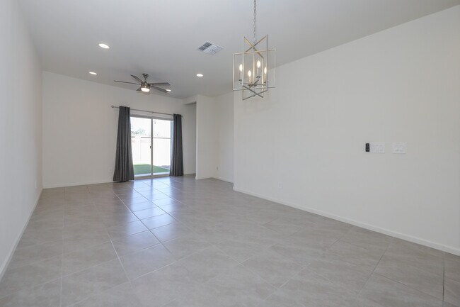Building Photo - 4882 E Greenway Wash Dr