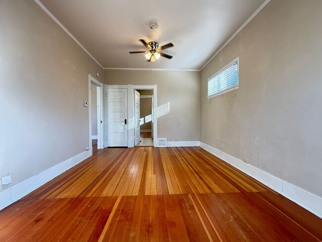 Building Photo - 408 E Del Norte St