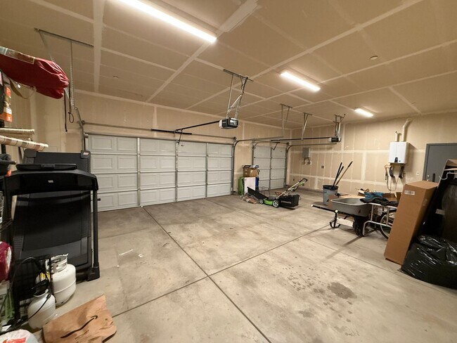 Building Photo - Upgraded single story home in Manteca!