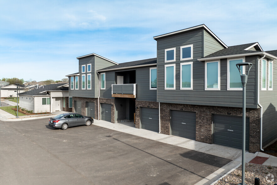 Building Photo - Porchlight at Auburn Hills