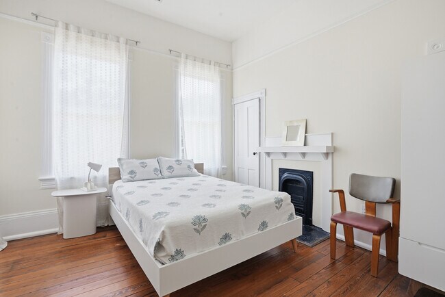 Building Photo - Savannah's Victorian Historic District