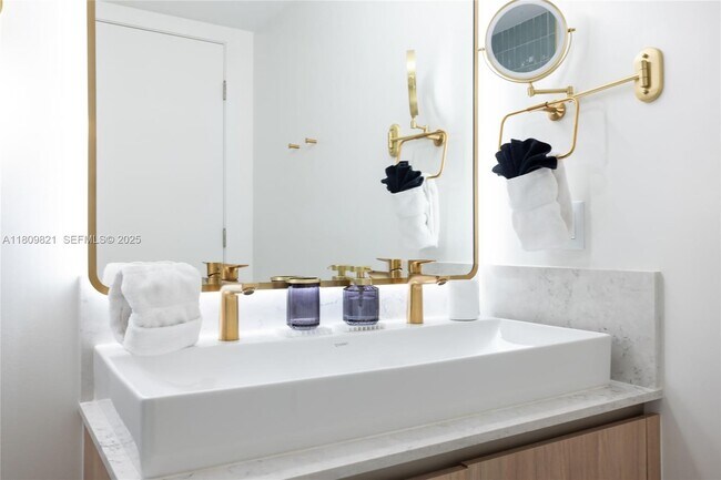 Building Photo - 159 NE 6th St